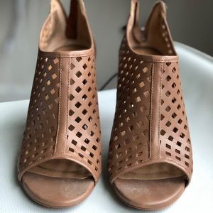 Heel Sandals SZ 51/2